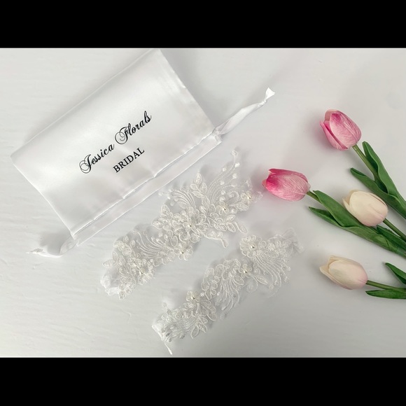 Lace Pearl Flower Bridal Garter Set - Picture 4 of 4